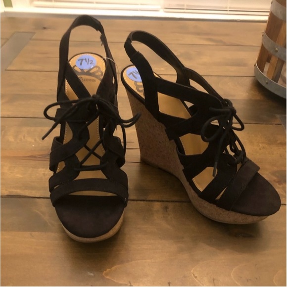 Fergalicious By Fergie Platform Sandals - Picture 8 of 8